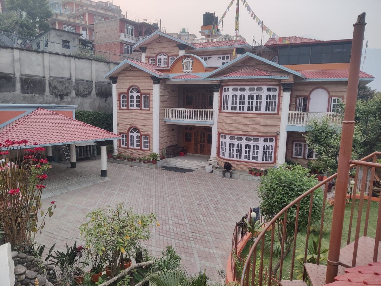 2.5 Ropani, Luxury House